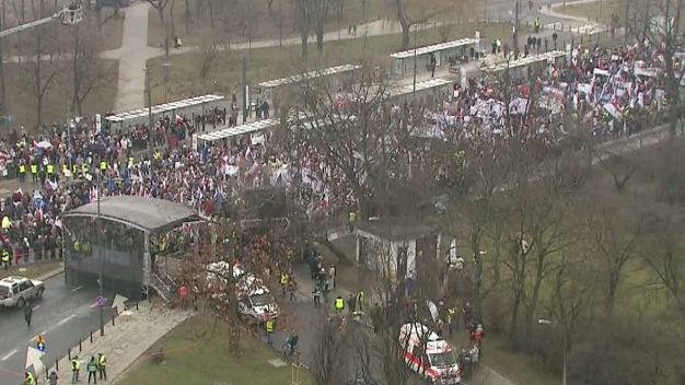 Trwa manifestacja KOD: tysiące uczestników i okrzyki "Lech Wałęsa"