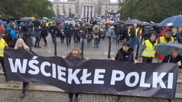 "Nie składamy parasolek". Czarny Protest w centrum stolicy